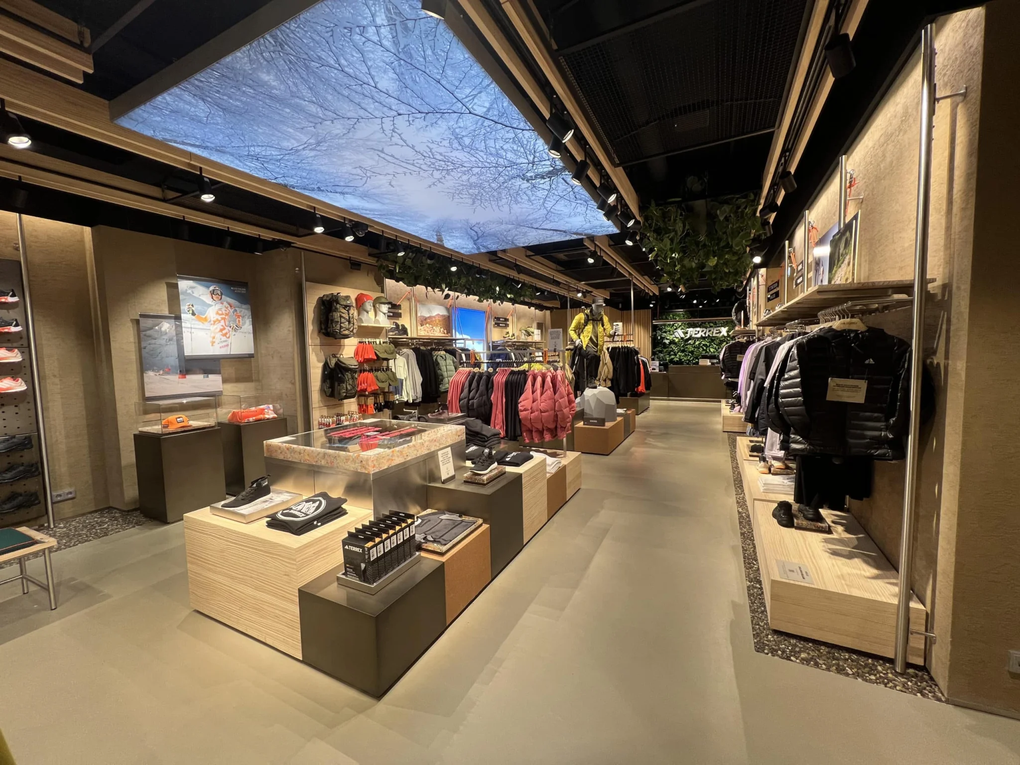 Shopdesign & Ladenbau | Adidas Terrex Shop - Infracom360